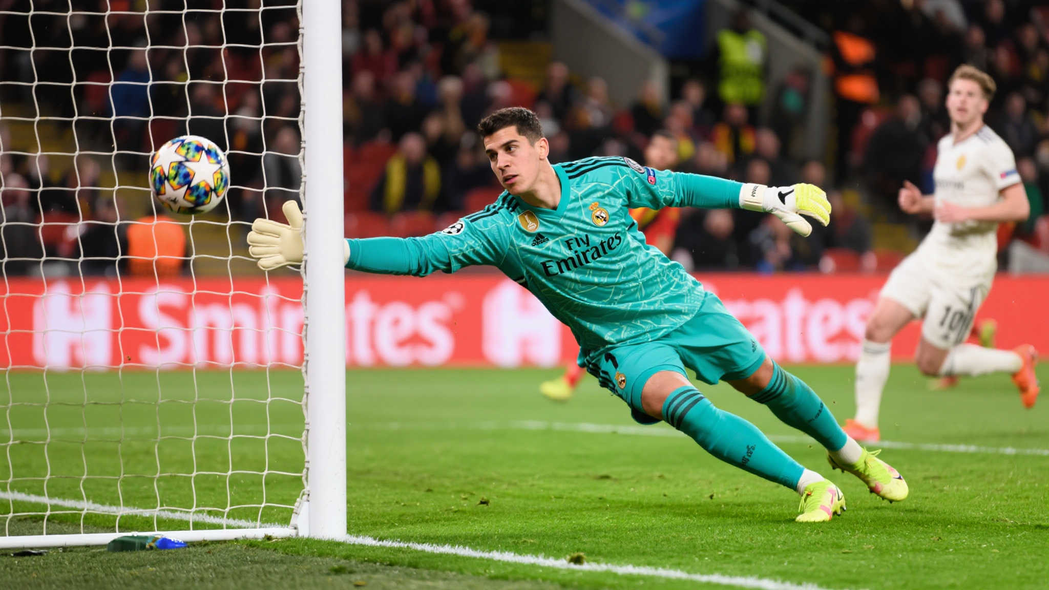 库尔图瓦化身守护者，10次扑救力挽狂澜，荣膺全场MVP评分9.1！